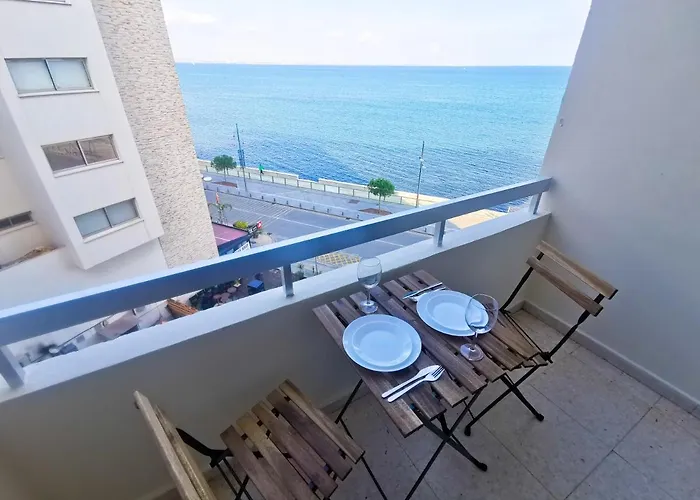 Flirty Flamingo Seaview Seafront